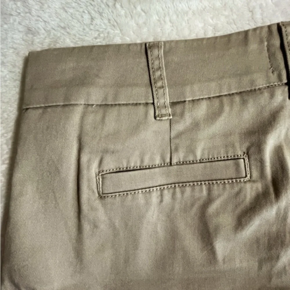 J. Crew Beige Women’s Short Sz‎ 2